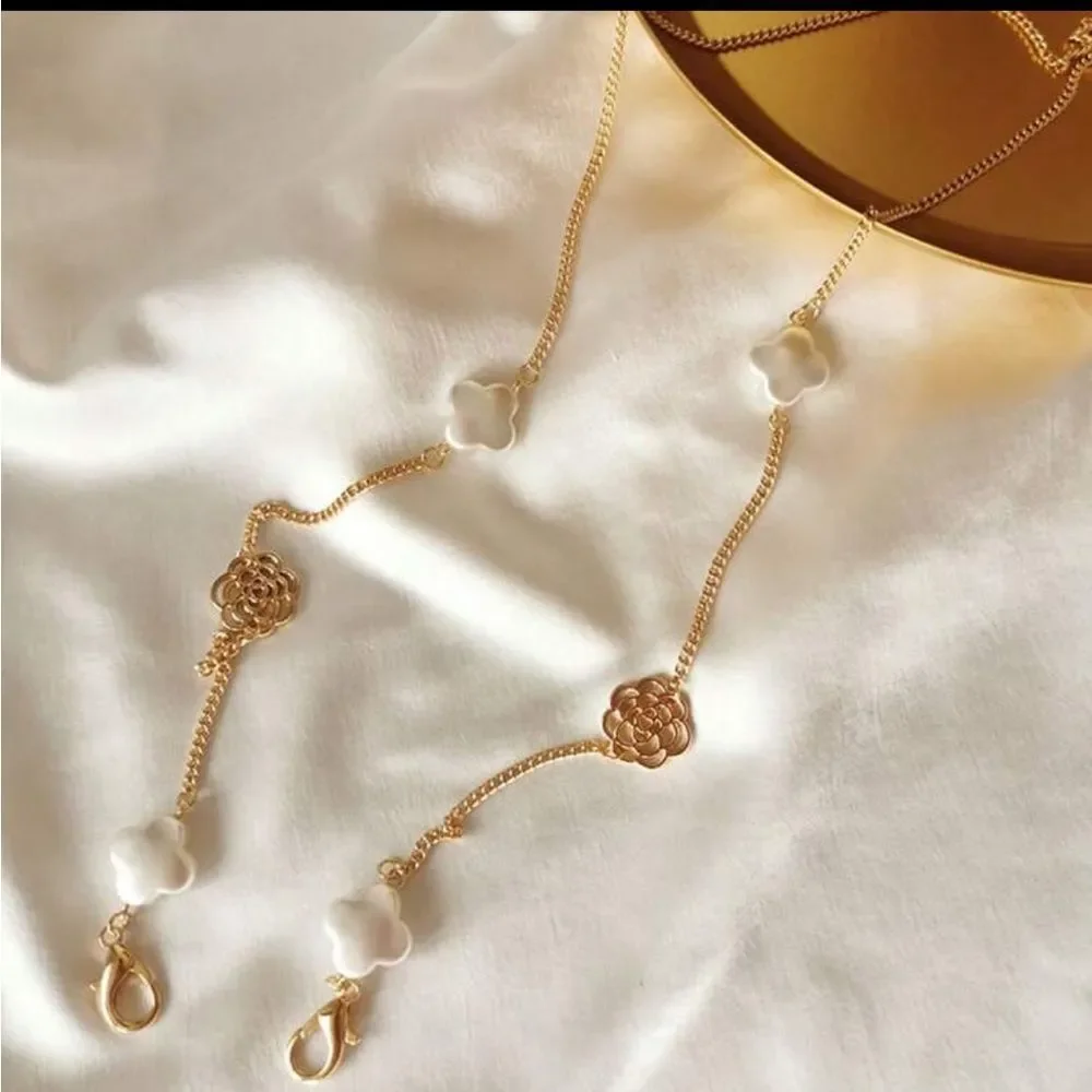 Elegant Gold Eyewear Chain with Floral Accents R307